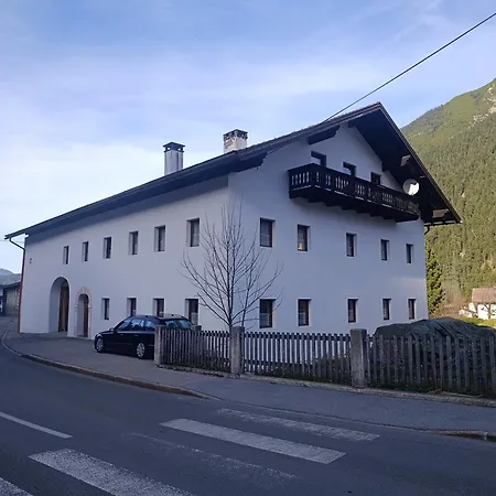 Haus Alpina 公寓 *
